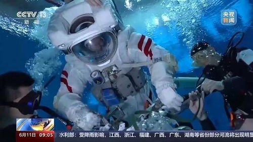 《漂浮宇航员的星际冒险：探索与挑战的完美结合》 - 黑豹手游网-2